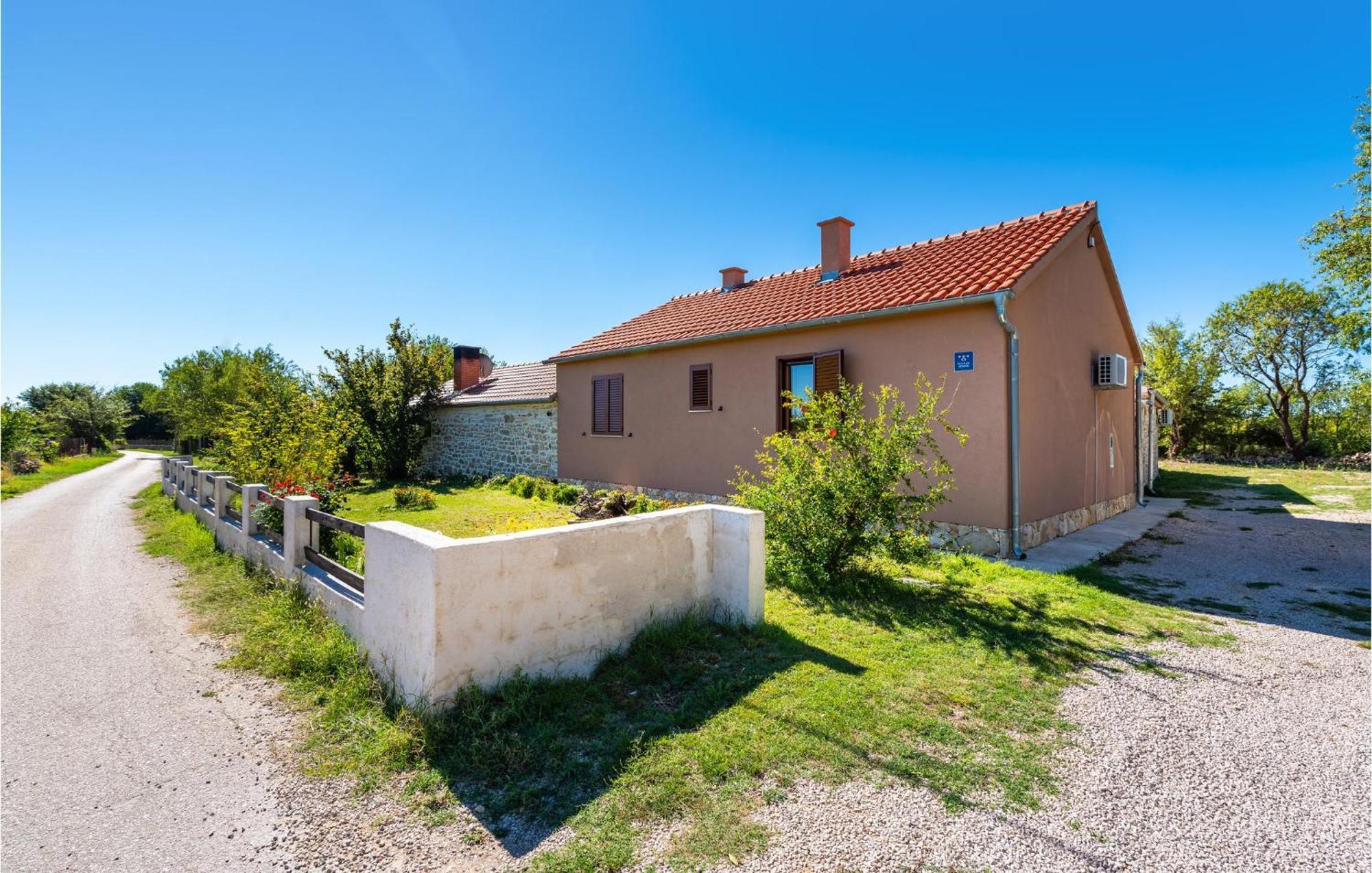 Beautiful Home In Benkovac With Kitchen Exterior foto